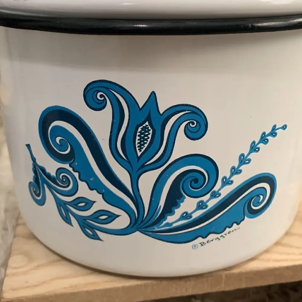 Berggren Blue Tulip Design Scandinavian Folk Art Enamelware Lidded Sauce Pot Vtg